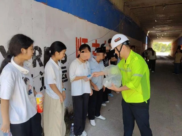 1752043709568261.jpg 03.jpg